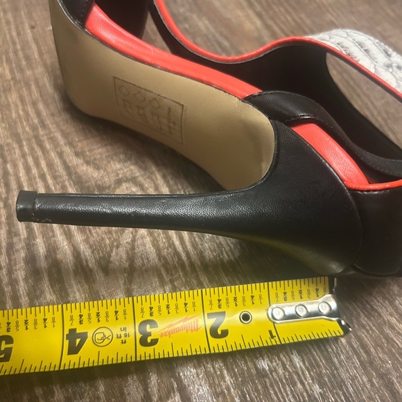 Sophia & Lee size 7 EUC snakeskin vegan leather Pointed-Toe Heels with strap - Picture 14 of 14